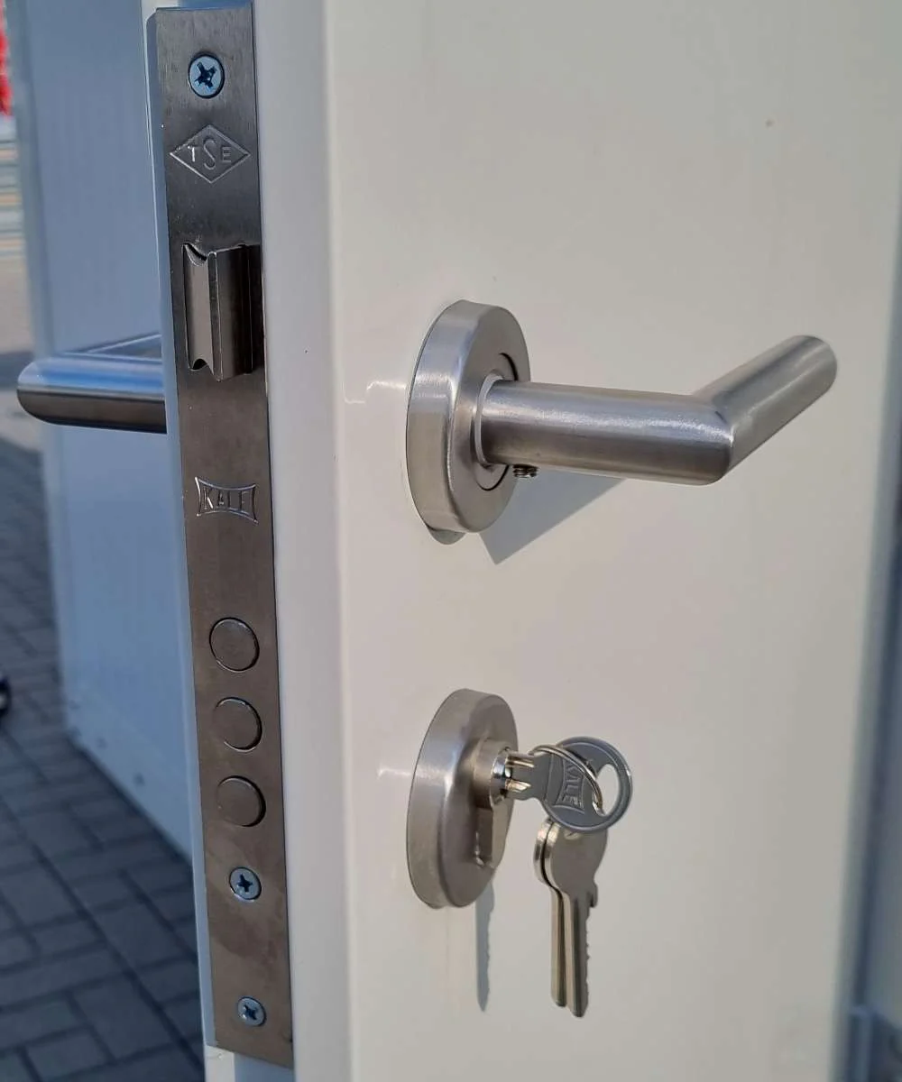 Contenedor Modular Aislado de 4 Metros para Oficina o Vivienda - Imagen 2