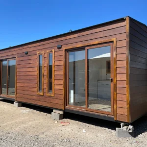 Cabaña Modular Jocsan 8×3 m – Un espacio completo con dormitorio, baño y cocina