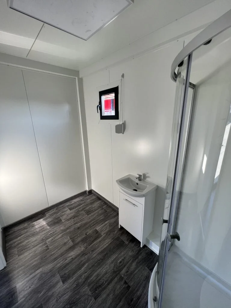 Módulo Oficina Prefabricado Valoisío 8×3.0m con Aire Acondicionado y Baño - Imagen 2